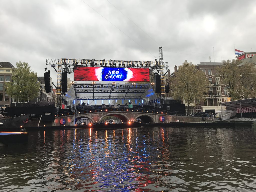 5 mei concert on amsterdam bridge