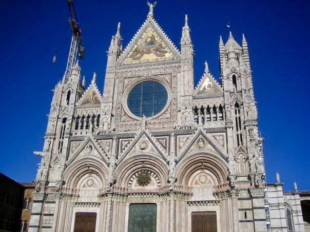 Front of the Duomo de Siena