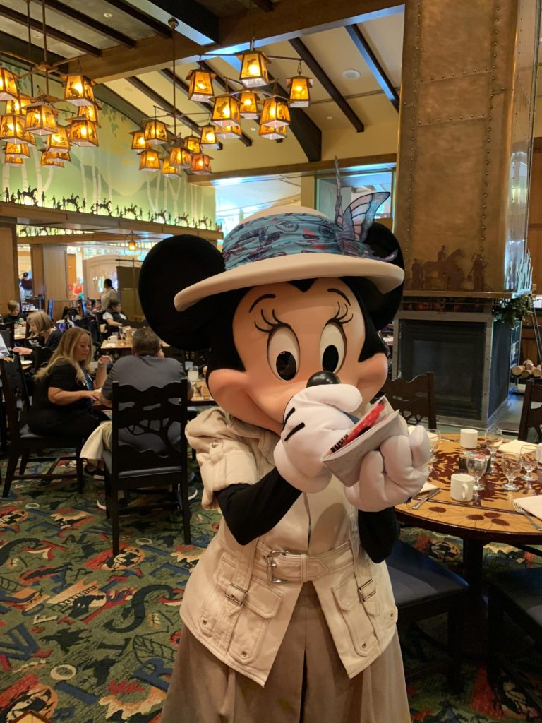 minnie mouse autograph signing at Disneyland character breakfast